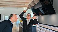 Die Deutschlandzentrale von Falmec, eines italienischen Herstellers von Dunstabzugshauben, sitzt in Adelsdorf im Landkreis Erlangen-Höchstadt. Sie wird arbeitsteilig geleitet von Ahmet Haskic und Ronny Müller (von links).
