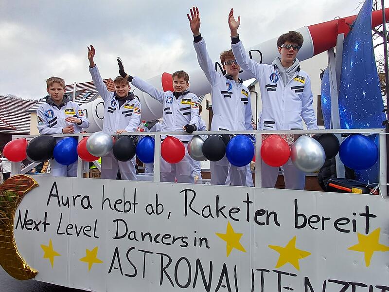 Rosenmontagszug in Aura