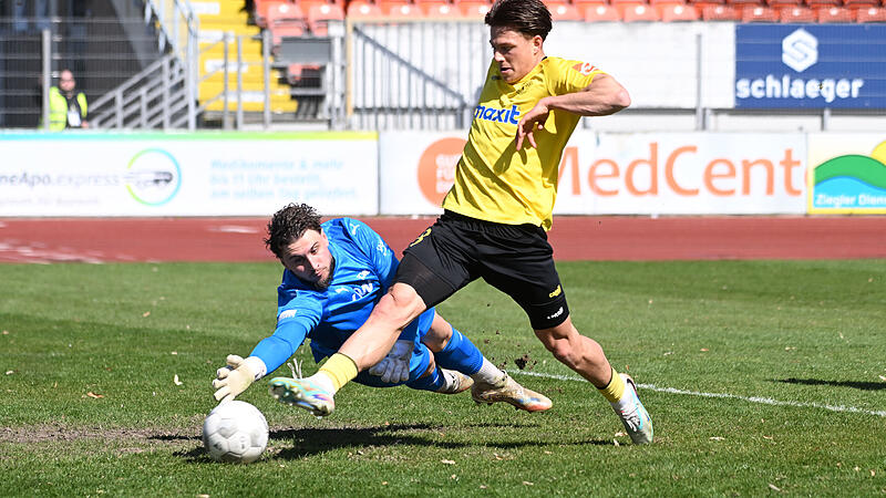 Sport Fu&szlig;ball Saison 2025 / 2026 Regionalliga Bayern 27. Spieltag  Montag 06.04.2026  Spielort Bayreuth Hans-Walter-Wild-Stadion Spielbeginn 14.00 h SpVgg  Bayreuth gegen FC Memmingen Halbzeitergebnis Tor 1:0 Domink Scheder gegen Dominik Dewein TW