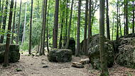 Das Felsenlabyrinth Druidenhain  befindet sich unweit von Wohlmannsgesees.