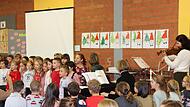 Zahlreiche Eltern, Großeltern und Freunde, die mit Applaus nicht geizten, fanden sich zum vorweihnachtlichen Konzert der Grundschule in Fuchsstadt ein. Zahlreiche Eltern, Großeltern und Freunde, die mit Applaus nicht geizten, fanden sich zum vorweihnachtlichen Konzert der Grundschule in Fuchsstadt ein.