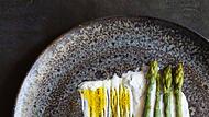 Grüner Spargel mit Estragon-Crème und Kartoffel-Florentinern