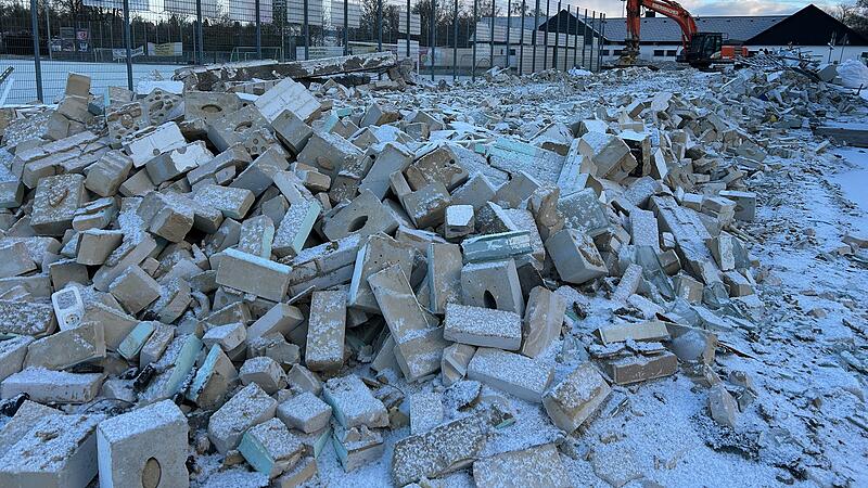Das alte Umkleidegeb&auml;ude an der Coburger Stocke-Anlage ist abgerissen worden.