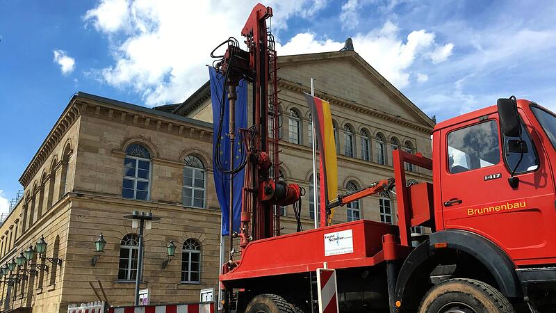 Das Landestheater wird so schnell nicht Baustelle. Das Archivfoto zeigt eine Baustelle davor.