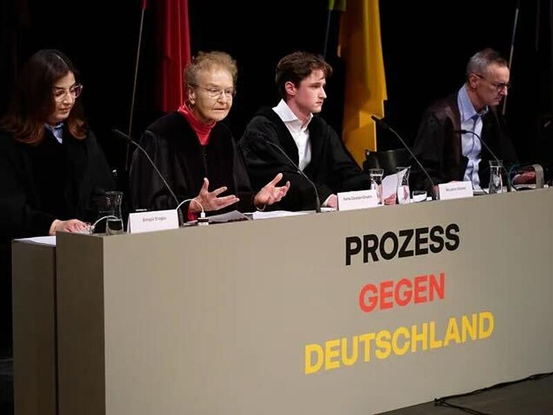 «Prozess gegen Deutschland» im Thalia-Theater Hamburg «Prozess gegen Deutschland» im Thalia-Theater Hamburg
