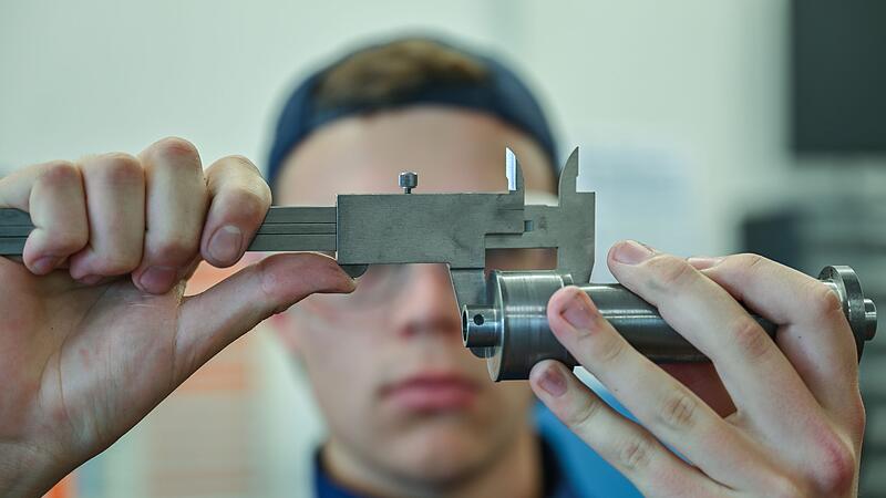 Mechatroniker in Ausbildung Mechatroniker in Ausbildung