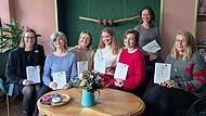 Sie haben das Strickbuch „Wolle pur“ zum Leben erweckt: (v.l.n.r.) Ina Weiß, Galina Kolesnikova, Tatiana Chervovoa, Helena Dell-Kolaschnik, Ekaterina Vorobeva, Maria Engbrecht und Julia Winter.