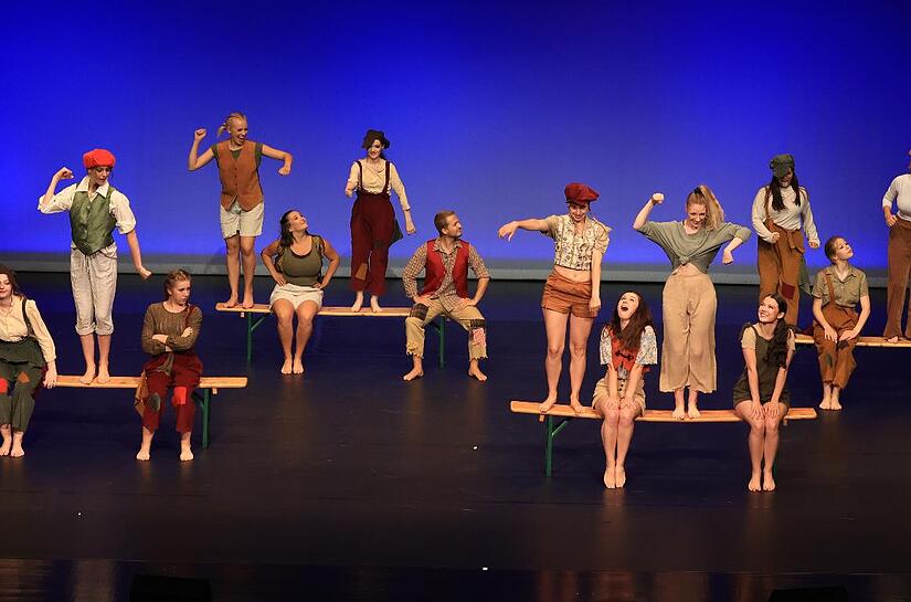 Weltmeister! In der Kategorie Jazz/Show ging der erste Platz an die Akteure der Leistungsklasse 3 von „On Point“, welche mit „Hobbits“absolut überzeugten. Weltmeister! In der Kategorie Jazz/Show ging der erste Platz an die Akteure der Leistungsklasse 3 von „On Point“, welche mit „Hobbits“absolut überzeugten.