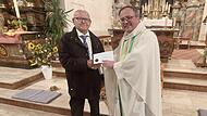 Albert Warmuth wurde von Pfarrer Norbert Wahler als Mesner von Machtilshausen verabschiedet.