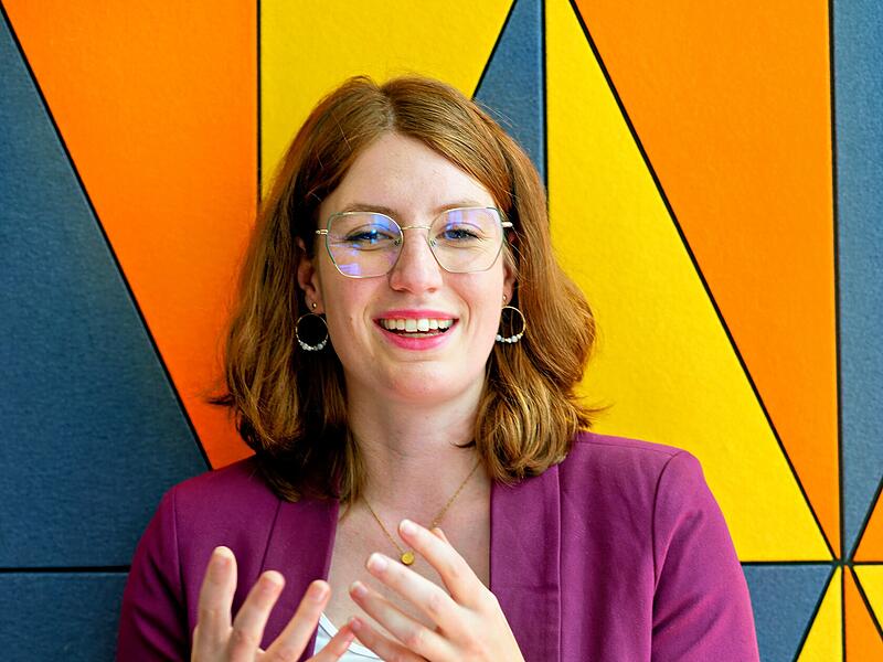 „Frauen wollen wegen ihrer Leistung und ihrer Ideen in politische Ämter gewählt werden, nicht wegen ihres Geschlechts.“ Die Bamberger JU-Vorsitzende Annamarie Bauer strebt bei der Kommunalwahl 2026 in den Stadtrat.