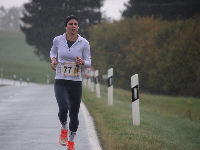 38. Frankenwaldlauf der LG LudwigschorgastTrotz nasskaltem Herbstwetter lie&szlig;en sich die Sportler den Spa&szlig;  beim 38. Frankenwaldlauf der LG Ludwigschorgast nicht vermiesen.