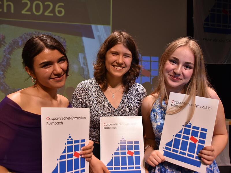 Die drei Schulbesten: (v.l.) Talisa Salik, Eva-Ivana Gottwald und Jenny Ka&szlig;el.