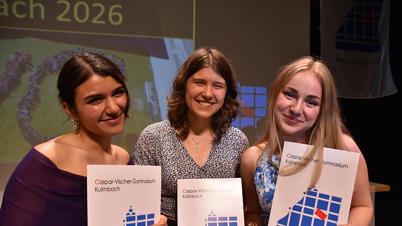 Die drei Schulbesten: (v.l.) Talisa Salik, Eva-Ivana Gottwald und Jenny Ka&szlig;el.