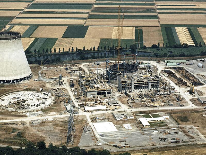 Kurz nach Beginn der Bauzeit trat Jünger seine Stelle als Wachmann im KKG an. Das Luftbild entstand am 17. Juli 1976. Kurz nach Beginn der Bauzeit trat Jünger seine Stelle als Wachmann im KKG an. Das Luftbild entstand am 17. Juli 1976.