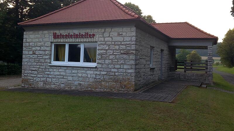 Hinter dem ehemaligen Bahnhof von Unterleinleiter soll der schönste und modernste Reisemobilstellplatz der Fränkischen Schweiz entstehen.Forchheim & Fränkische Schweiz Hinter dem ehemaligen Bahnhof von Unterleinleiter soll der schönste und modernste Reisemobilstellplatz der Fränkischen Schweiz entstehen.Forchheim & Fränkische Schweiz