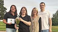 Die Siegermannschaft des Vereinspokalschie&szlig;ens der Almrausch-Sch&uuml;tzen: Die &bdquo;FGS&ldquo; mit Elena Kippes, Heike Kohlhepp, Stephanie Metz und Sportleiter Marco Leitschuh (es fehlt Luca Fu&szlig;).