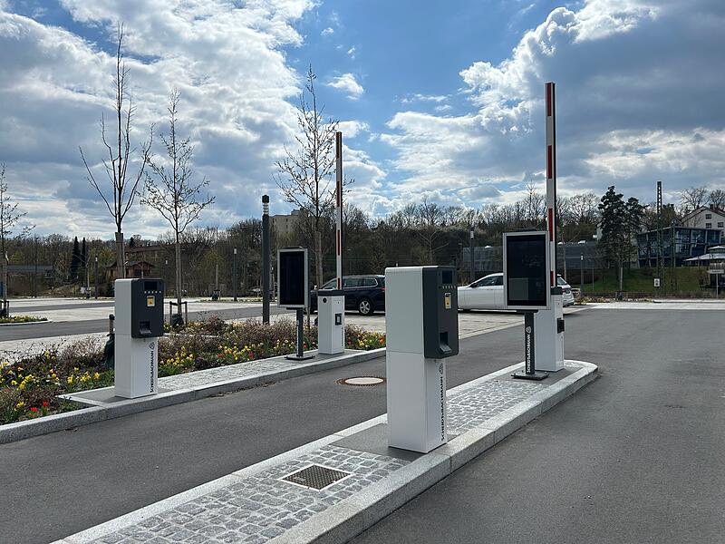 Parkplatz in Coburg Der Parkplatz am Globe Coburg ist zwar fertig und kann auch schon genutzt werden. Die Schrankenanlage ist aber noch nicht in Betrieb.