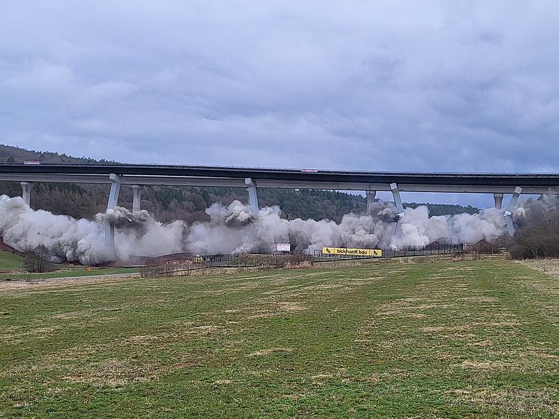 Die Sprengung der Thalaubachtalbr&uuml;cke bei Eichenzell