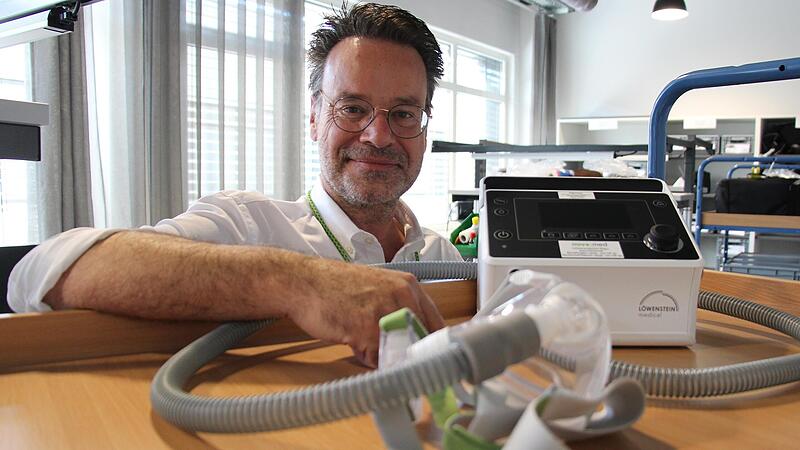 Novamed-Geschäftsführer Frank Rebbert ist seit vielen Jahren im Geschäft mit Beatmungsgeräten. Kunden sind Patienten mit COPD oder Schlafapnoe. Novamed-Geschäftsführer Frank Rebbert ist seit vielen Jahren im Geschäft mit Beatmungsgeräten. Kunden sind Patienten mit COPD oder Schlafapnoe.