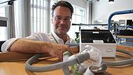 Novamed-Geschäftsführer Frank Rebbert  ist seit vielen Jahren im Geschäft mit Beatmungsgeräten. Kunden sind Patienten mit COPD oder Schlafapnoe.