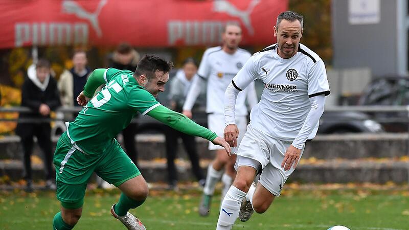 Der Landesligist TSV Neudrossenfeld (links Fabian M&ouml;ckel im Duell mit dem Herzogenauracher Michael Thomann) zahlt nach eigenen Angaben keinem Spieler mehr als 3000 Euro im Jahr.