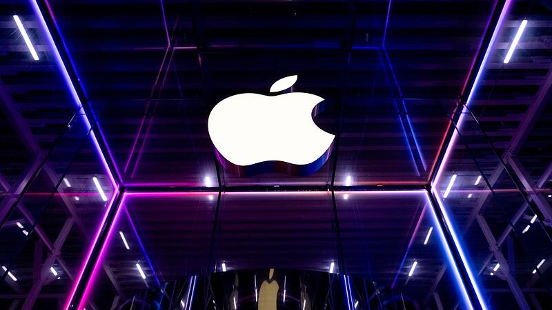 Apple Apple