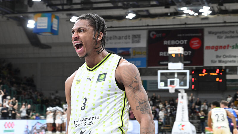 Fotos Basketball BBC Bth gegen Bremerhaven In der vergangenen Saison begeisterte Demarcus Demonia noch die Bayreuther Fans in der Oberfrankenhalle, nun trägt er das Bamberger Trikot.