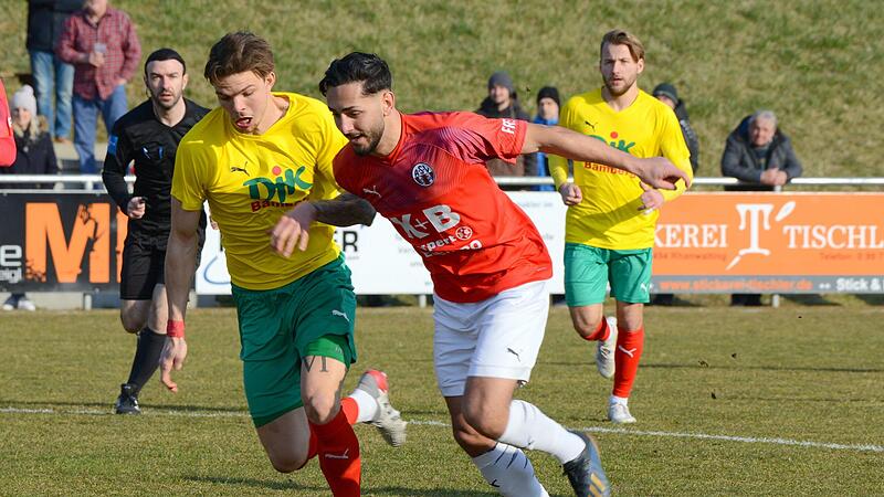 Nach dem 0:0 gegen Cham bekommen es Nico Ott (l.) und die DJK Don Bosco Bamberg am Sonntag mit der SpVgg Ansbach zu tun. Nach dem 0:0 gegen Cham bekommen es Nico Ott (l.) und die DJK Don Bosco Bamberg am Sonntag mit der SpVgg Ansbach zu tun.