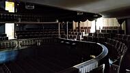 Licht aus im verwaisten Zuschauerraum des Landestheaters. Bei ausverkauften Vorstellungen standen hier 488 Sitzplätze zu Verfügung.