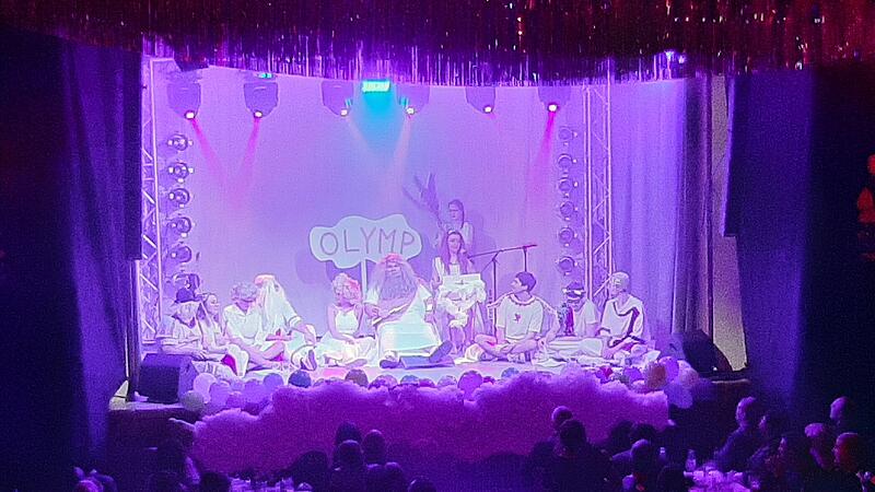 Die Gruppe &bdquo;Stebra&ldquo; diskutierte in einer g&ouml;ttlichen Konferenz &uuml;ber das Schicksal der Bockleter Gemeinden.