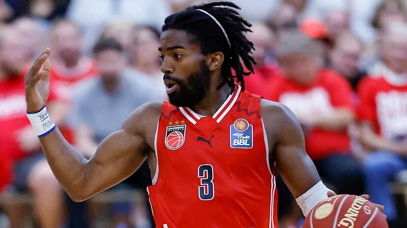 Als einziger der sechs Importspieler hat Point Guard Malik Johnson  in Bamberg einen Zweijahresvertrag erhalten.