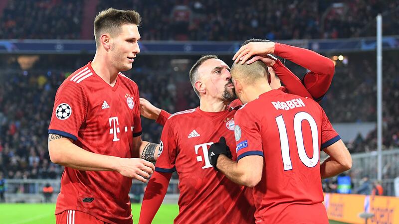 Niklas S&uuml;le mit Franck Rib&eacute;ry und Arjen Robben
