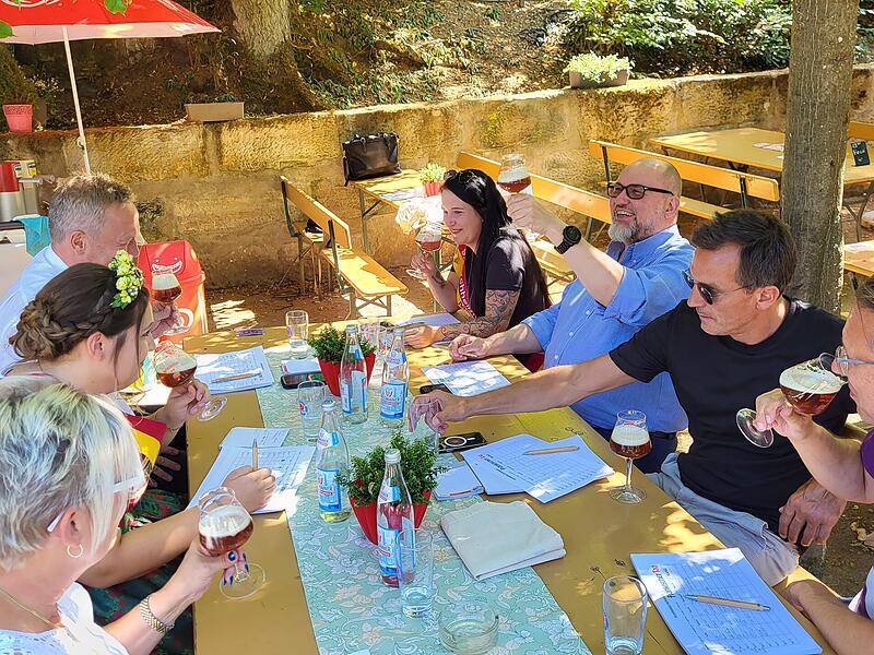 Bierprobe Annafest 2023Bierprobe Annafest 2023 Während der Bierprobe wurde viel spekuliert: Welche Brauerei könnte hinter dem Bier stecken?