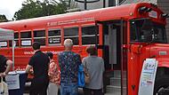 Der rote Bus von „Herzenssache Lebenszeit“ wird am 27. Juni in Kulmbach Station machen. Der rote Bus von „Herzenssache Lebenszeit“ wird am 27. Juni in Kulmbach Station machen.