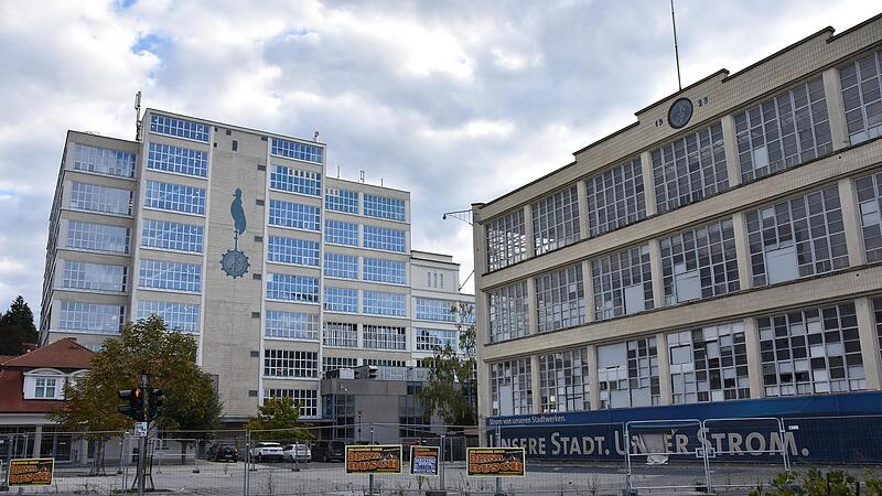 Der vordere Teil der Spinnerei, in den einmal das Gr&uuml;ne Zentrum einziehen soll, hat aktuell Ruinencharakter und ist &bdquo;kein Aush&auml;ngeschild&ldquo; f&uuml;r die Uni, wie es Gr&uuml;ndungsdekan Stephan Clemens formuliert.