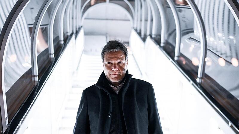 Bundeswirtschaftsminister Robert Habeck am Flughafen JFK in New York.