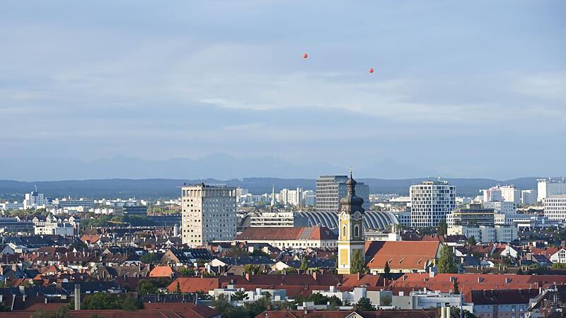 Ballons simulieren Hochhäuser in München Ballons simulieren Hochhäuser in München