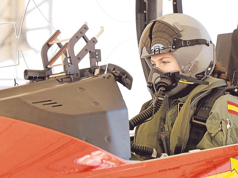 Startklar: Spaniens Prinzessin Leonor vor ihrem Jungernflug im Cockpit