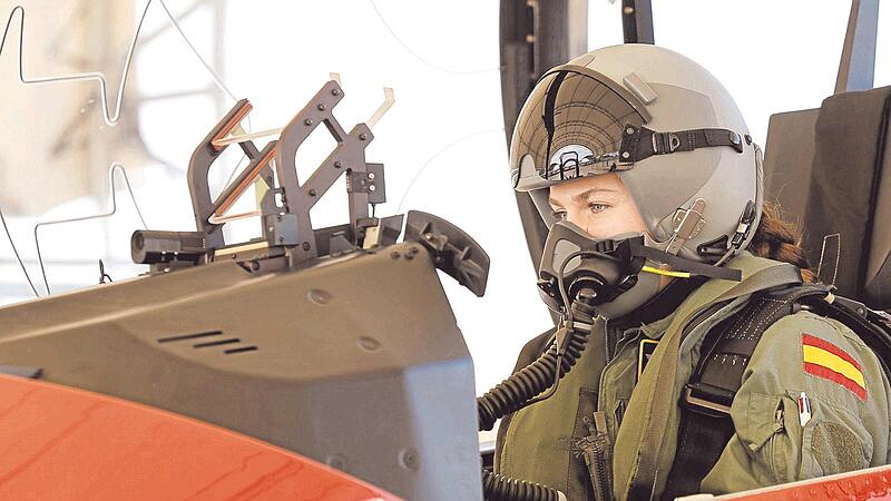 Startklar: Spaniens Prinzessin Leonor vor ihrem Jungernflug im Cockpit