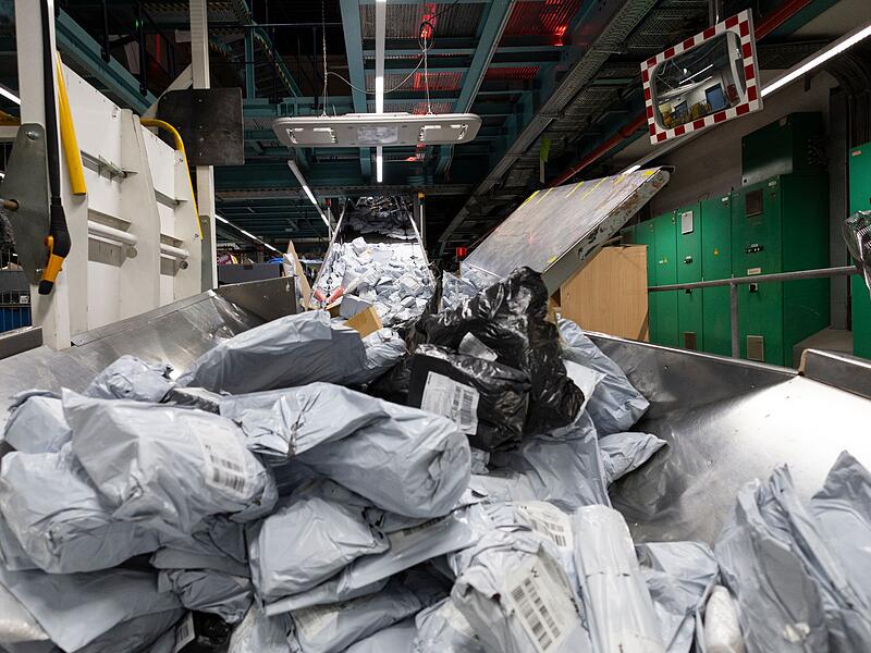 Internationales Postzentrum (IPZ) am Frankfurter Flughafen Internationales Postzentrum (IPZ) am Frankfurter Flughafen