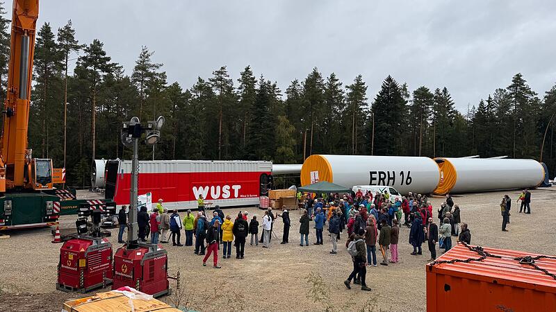 Die Baustellenbesichtigung in Weisendorf war gut besucht. Die Baustellenbesichtigung in Weisendorf war gut besucht.
