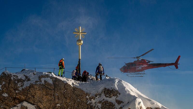 Rücktransport des Zugspitz-Gipfelkreuzes