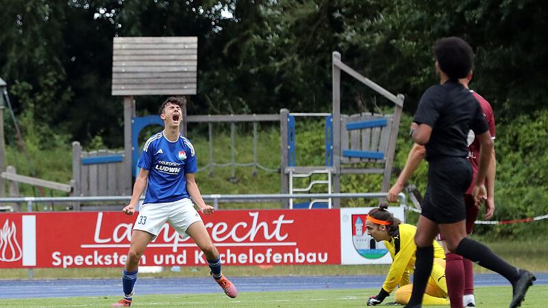 Burgebrach gg Röslau 160725 07 Jubel Plätzer nach Tor Burgebrach gg Röslau 160725 07 Jubel Plätzer nach Tor