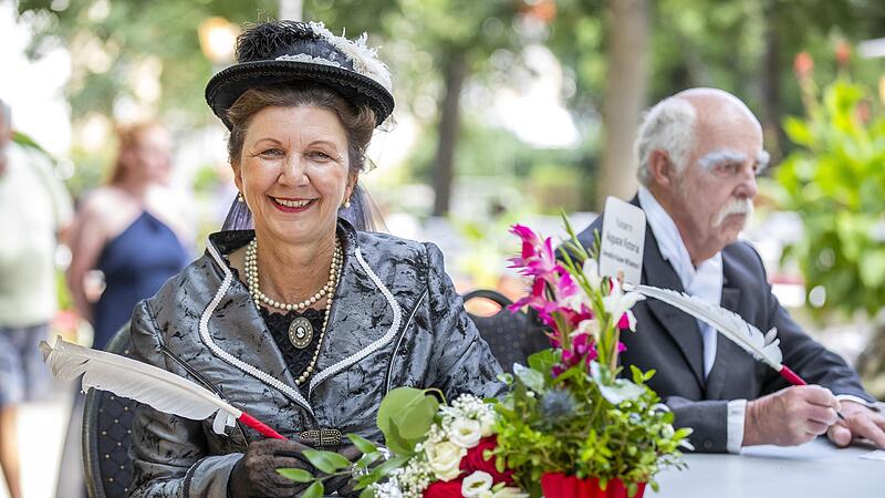 Musste einen Teil der Strecke laufen: Karin Matthes, die Kaiserin Auguste Victoria verk&ouml;rpert.