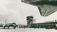 Endlich wieder positive Schlagzeilen: Nürnberg öffnet 1955 mit dem Flughafen ein Tor zur Welt. Endlich wieder positive Schlagzeilen: Nürnberg öffnet 1955 mit dem Flughafen ein Tor zur Welt.