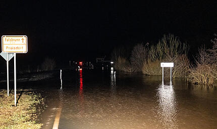 Hochwasserlage in Franken angespannt: Einsatzkr&auml;fte bereiten etliche Sands&auml;cken vorHochwasser im Landkreis Bamberg