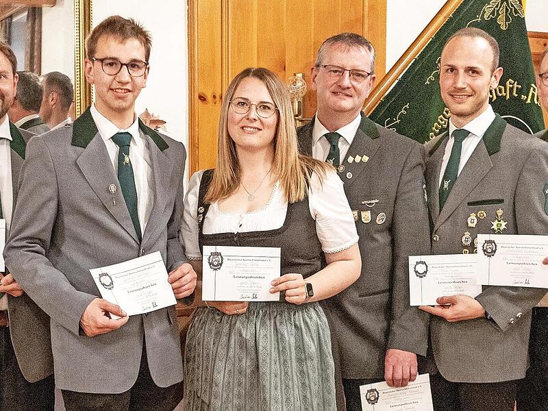 Beim Festkommers wurden langj&auml;hrige Mitglieder geehrt.