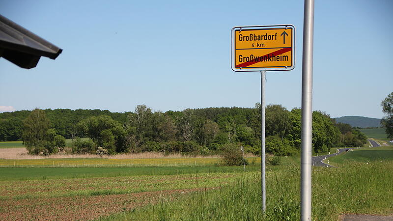Die Fl&auml;che um den Vogelweiher (Gro&szlig;wenkheim Richtung Gro&szlig;bardorf) war fr&uuml;her mal ein Moor &ndash; und das soll es wieder werden.