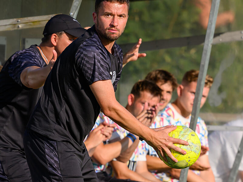 FC Herzogenaurach: Trainer Staniszewski nach Klatsche bedient Jochen Staniszewski ist bis Ende August nicht Co- sondern Cheftrainer des FC Herzogenaurach. Ohne den urlaubenden Jan Gräßel gab es in Erlangen sieben Stück.