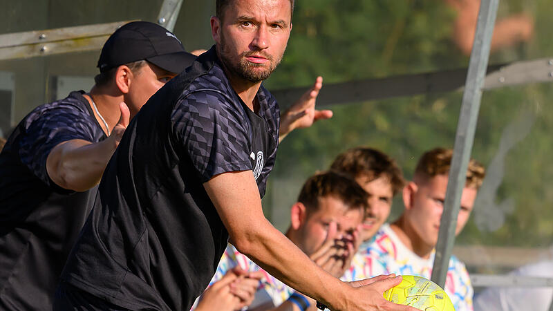 FC Herzogenaurach: Trainer Staniszewski nach Klatsche bedient Jochen Staniszewski ist bis Ende August nicht Co- sondern Cheftrainer des FC Herzogenaurach. Ohne den urlaubenden Jan Gräßel gab es in Erlangen sieben Stück.